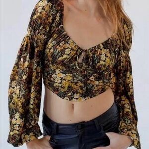 Like New Urban Outfitters Elowen Puff Sleeved Cropped Peasant Blouse